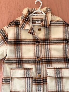 Adene Women’s Sherpa Plaid Button-Up Jacket in Cream & Brown
